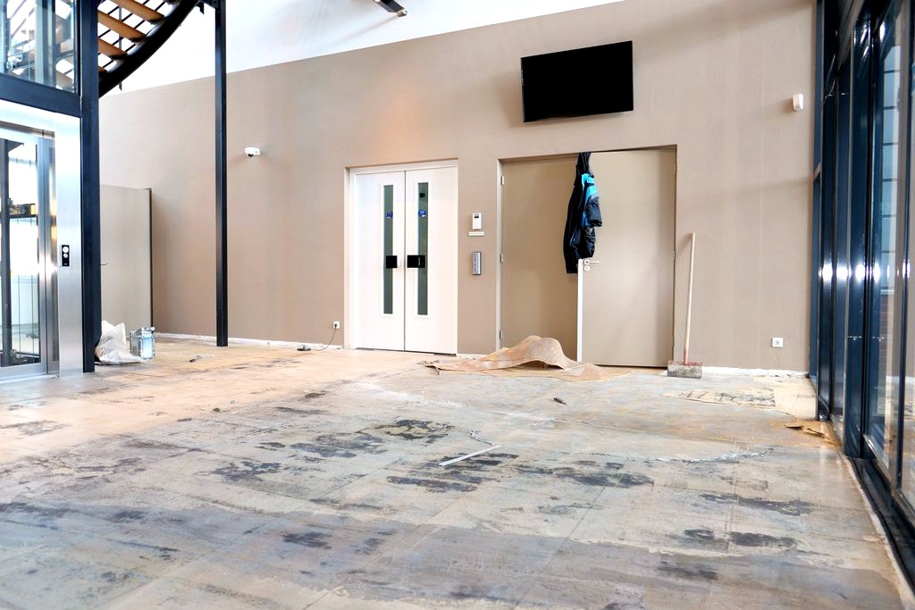 Entrance wall at Luna, Amersfoort, during renovation