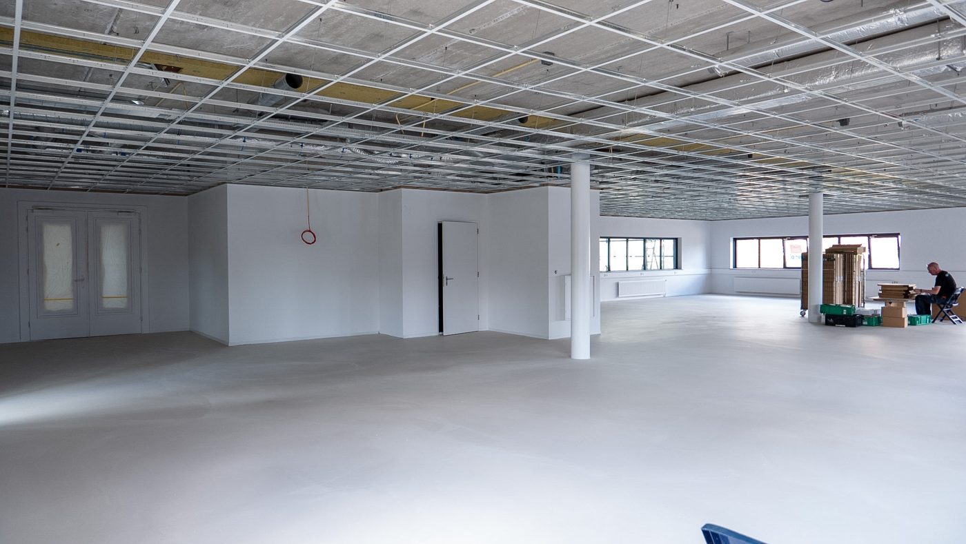 First floor at Pulse with ceiling grid placed and floor leveled, Almere
